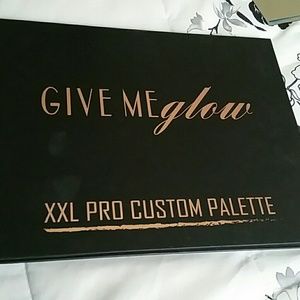Give me Glow XXL magnetic palette